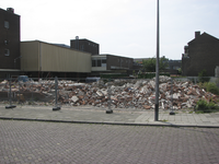 907610 Gezicht op het terrein op de hoek van de Hogenoord (voorgrond) en de David van Mollemstraat te Utrecht, waar het ...